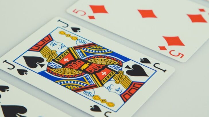 Hit Or Stand In Blackjack - What's The Best Strategy?