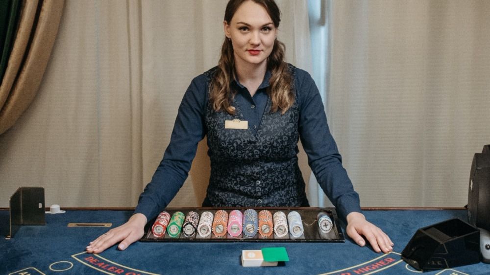 Blackjack Dealers Give Their Top Playing Tips And Tricks